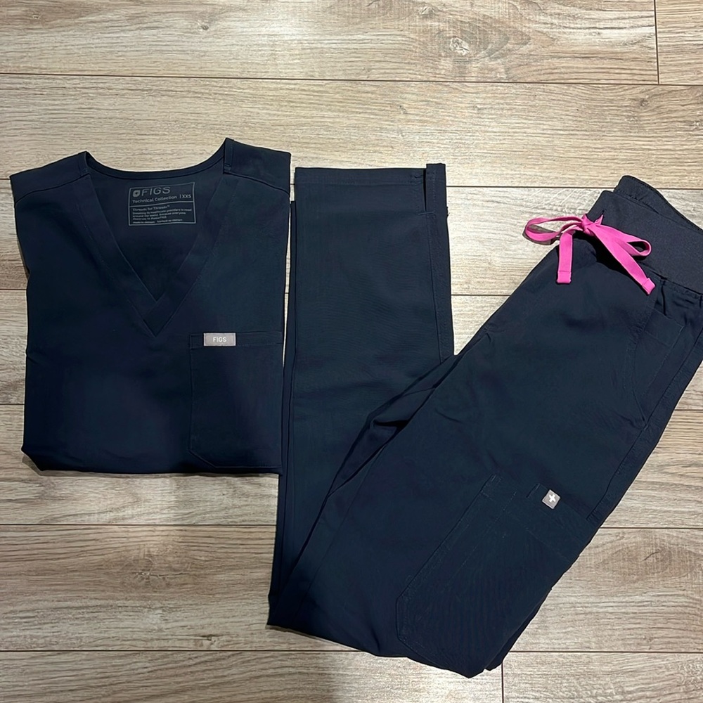 FIGS Scrub Set